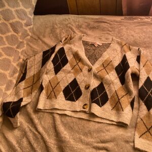 Grey diamond shaped sweater